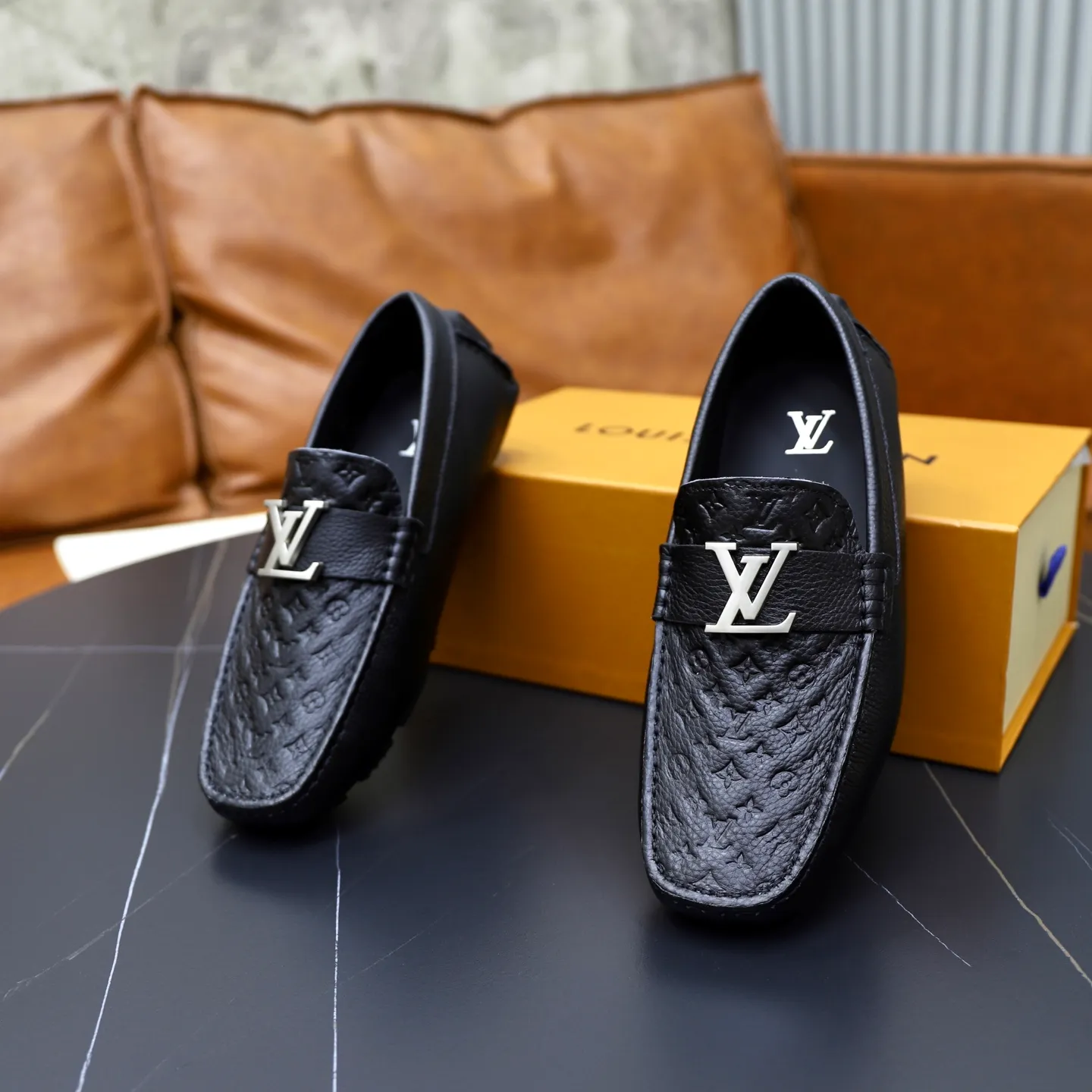 Ex-factory price: 480💰【LV】Louis Vuitton ⚠️High-end men’s driving and pedal series ⚠️38-44 (customized for 45) ⚠️All original cowhide leather! Thick and soft! Made entirely of calfskin lining! Rubber sheet anti-slip beanie sole! Three-dimensional package technology! Fashionable and classic! Handicrafts! Original high quality! Feel free to compare!